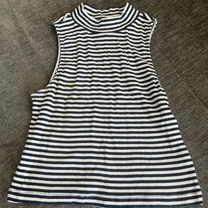 Crop top, with lines (dark blue and white)